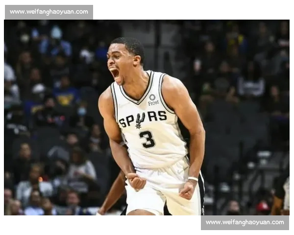 凯尔登・约翰逊深夜抵华!马刺球迷冒雨接机热情爆棚